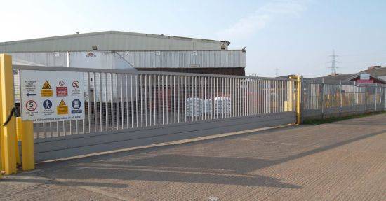 Automatic LoTracker Cantilevered Sliding Gates