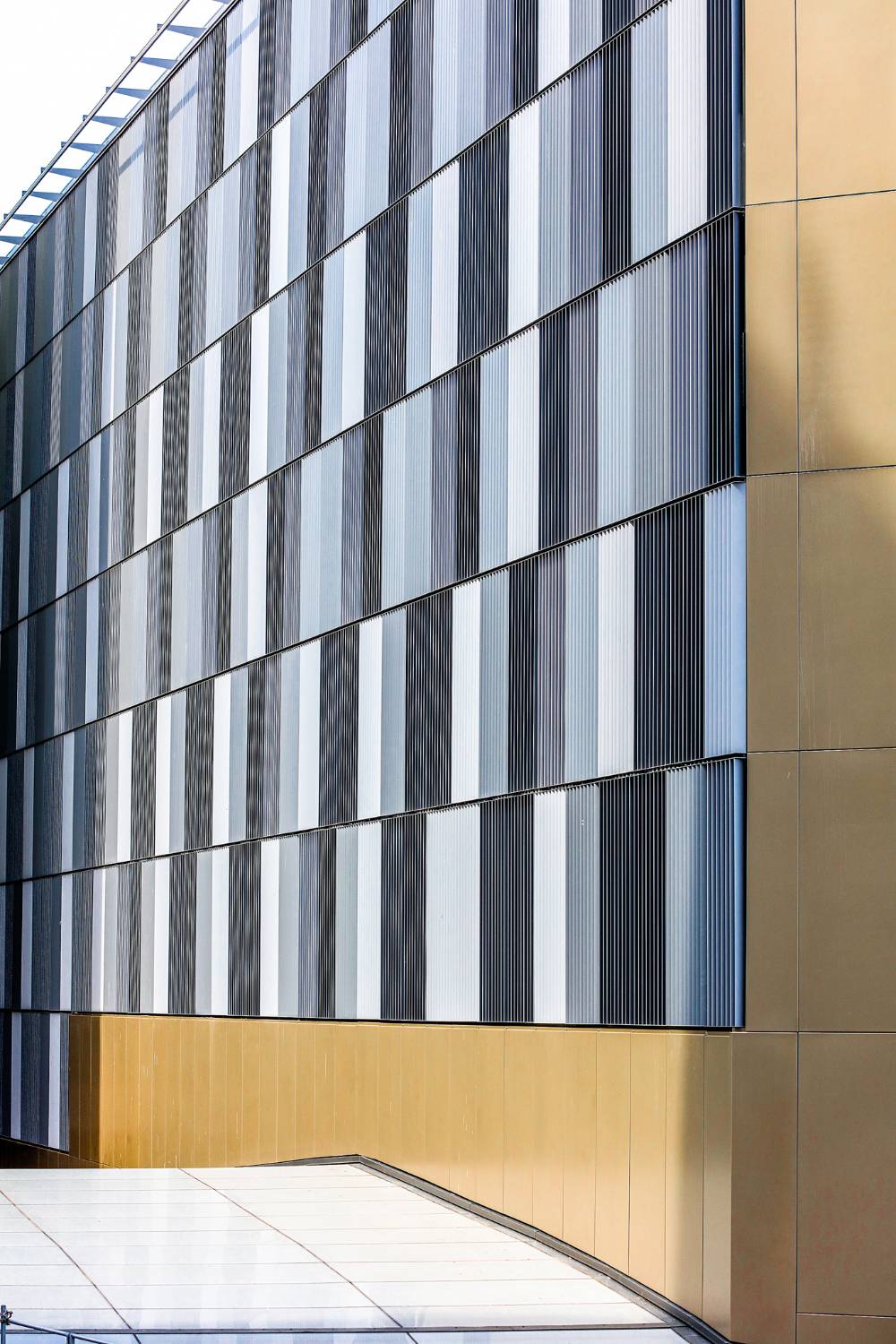 Architectural Fin - Vector® Aerofoil Vertical Fin Façade