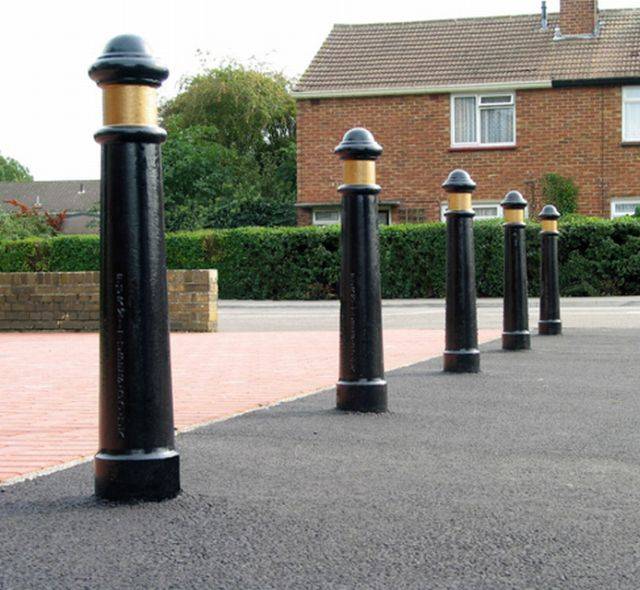 Canterbury Cast Iron Bollard