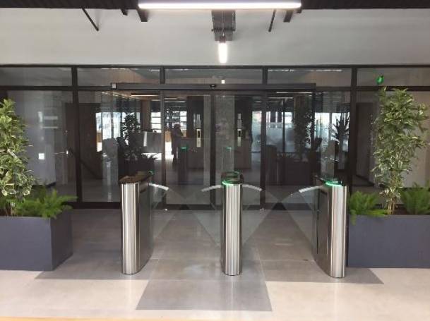 Air Blade Turnstiles - Glass Leaf Speedgates