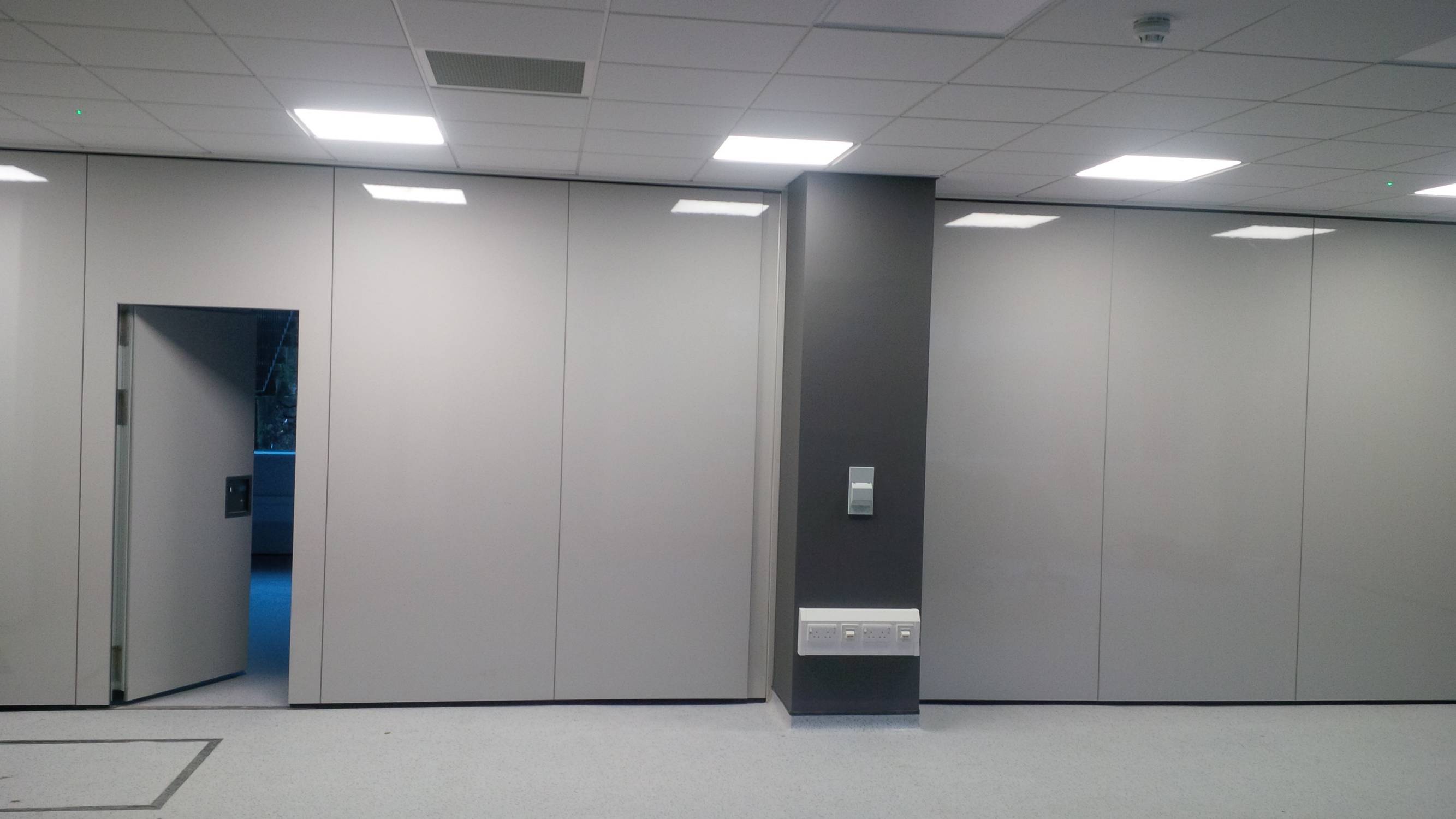 Type 80 movable acoustic wall