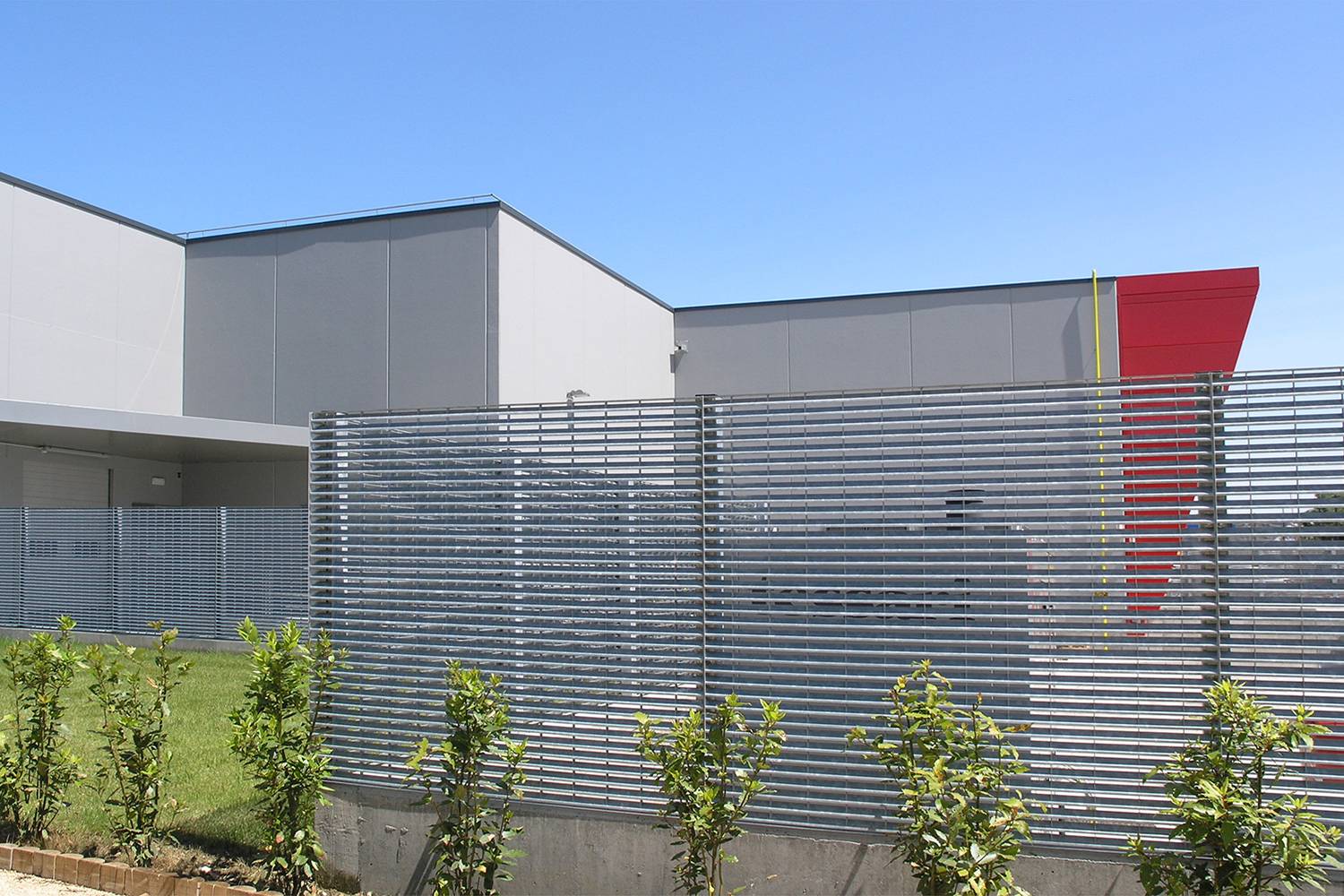 DeltaFoil Fencing - Steel louvre privacy barrier fence