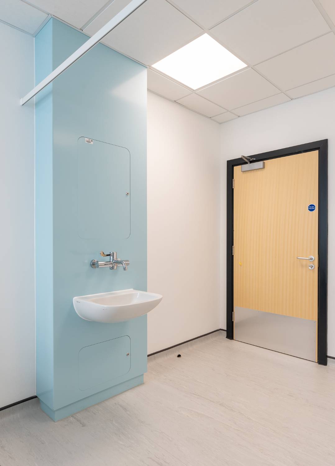 Type E Left Hand Return Freestanding Biopod