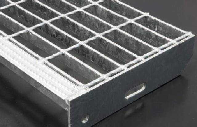 Steel Stair Treads 20 mm Ball Proof - Open Steel Grating