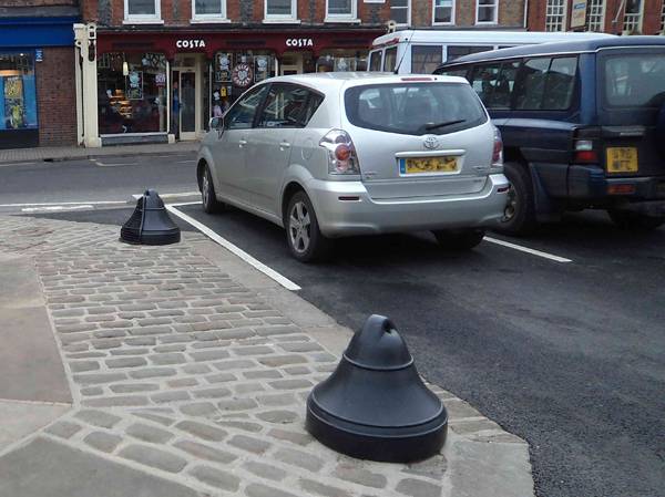 Bell® Traffic Bollard