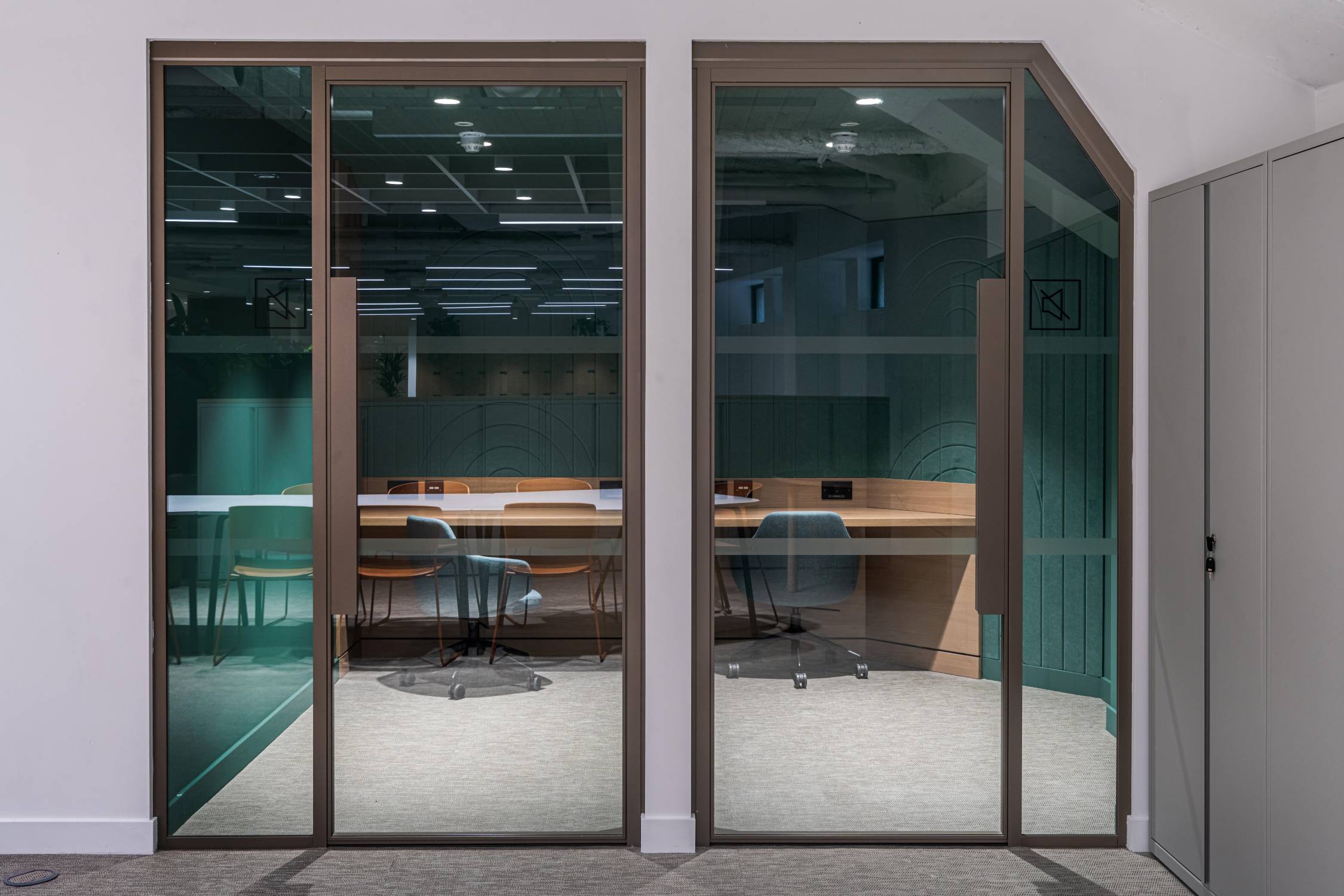Radii | Linear 25 | 25mm Slimline Relocatable Acoustic Frameless Single Glazed Glass Partition Panel System