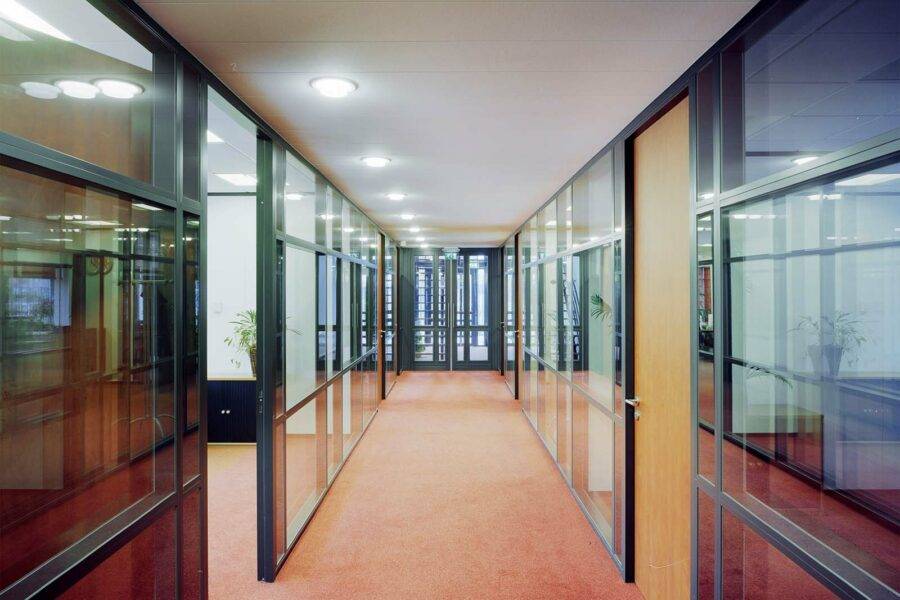 S6a corridor system - Clear spanning mineral plank - Suspended Ceiling Corridor System