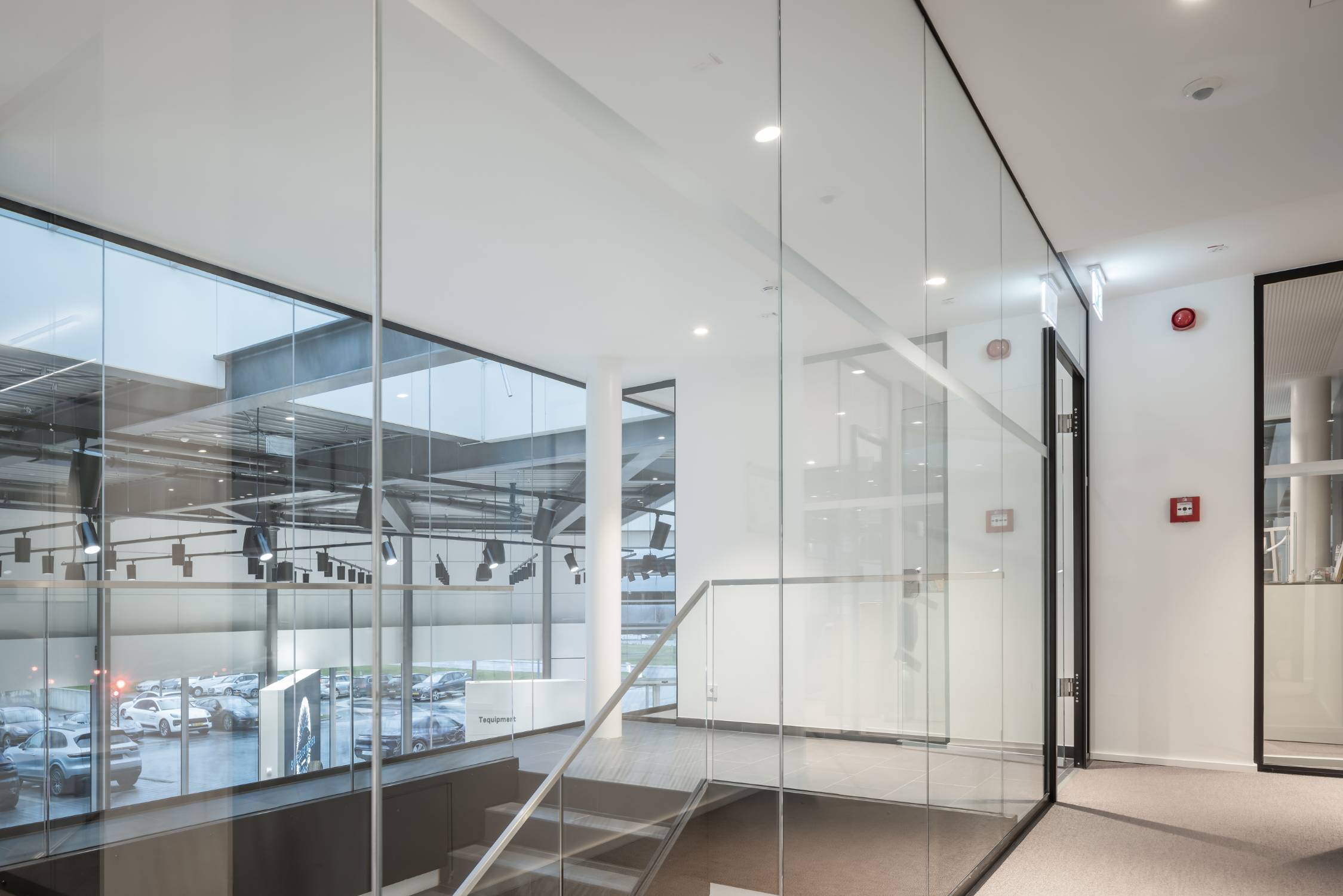 Single Glazed - No Fire Rating - Frameless glass partition