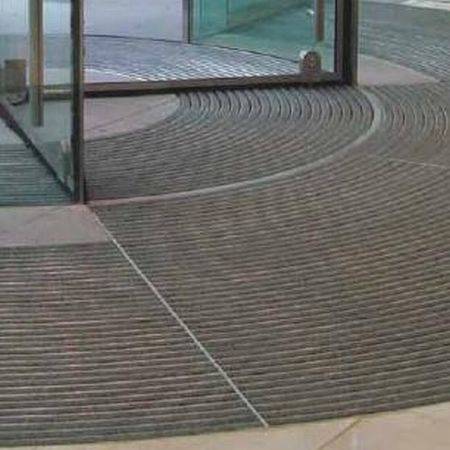 Radial entrance matting