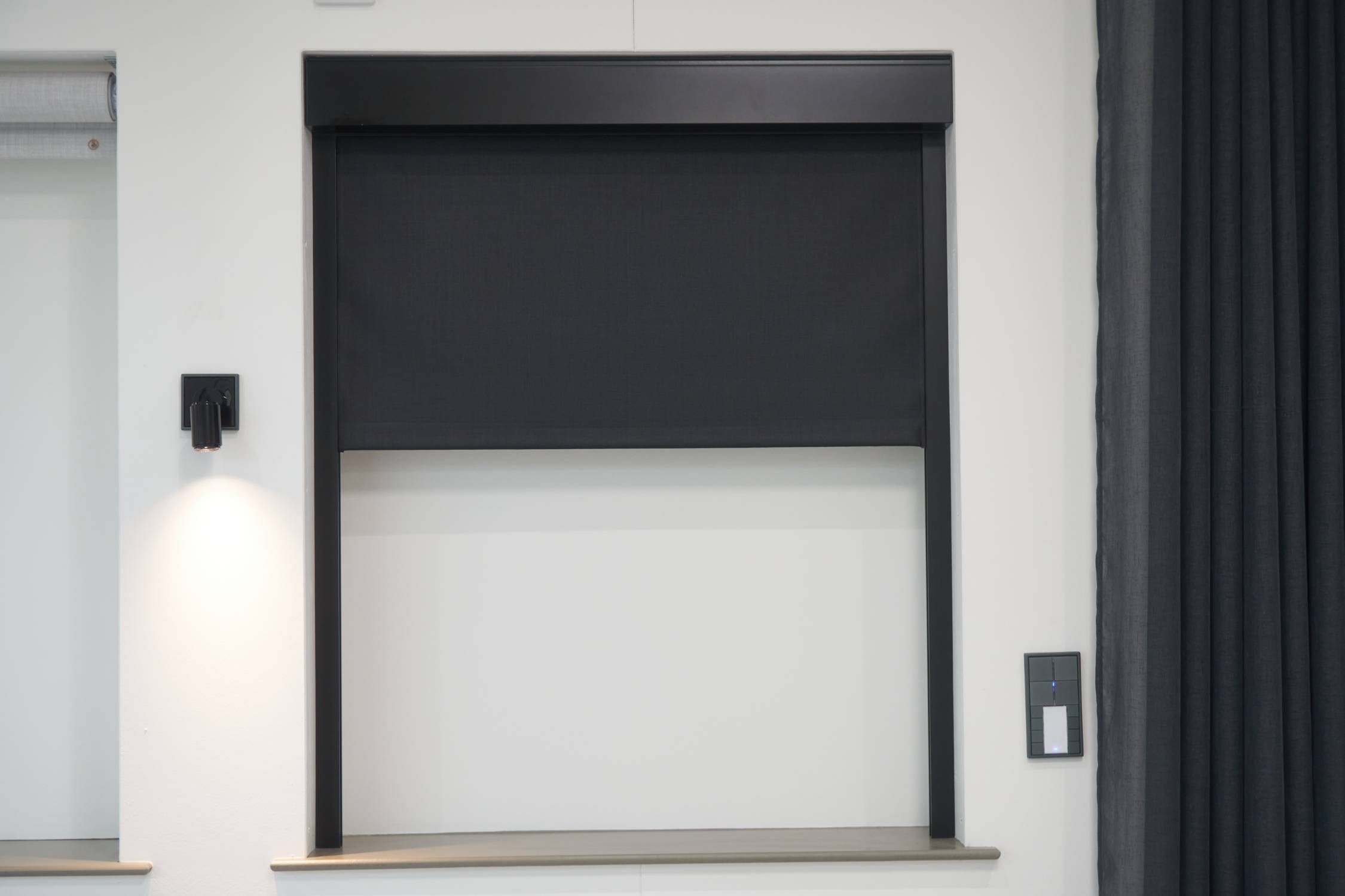 KUROLOK  | Motorised blackout blinds