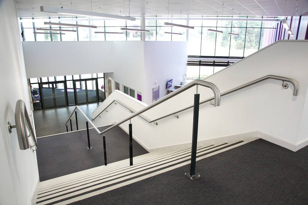 Balustrade System with Freestanding Handrail and Single Flat Post - Mono M350/M351