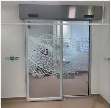 DT5 Hermetic sliding single door with fixed glazed panel