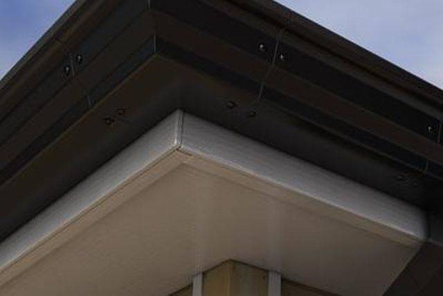 GX 102 mm Moulded gutter