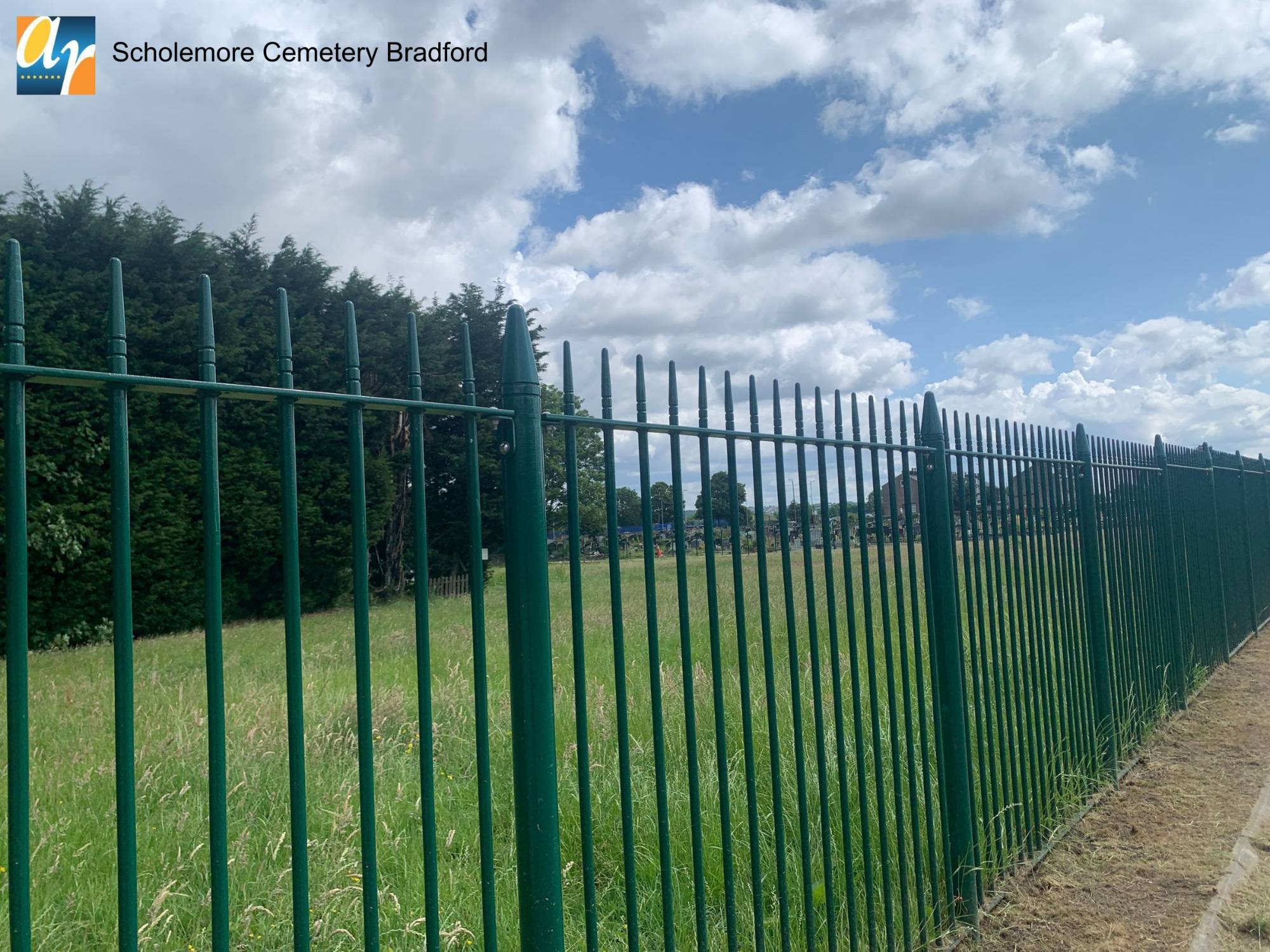 Albany Vertical Bar Steel Railings – Bespoke Decorative Finial Fencing for Residential and Public Spaces