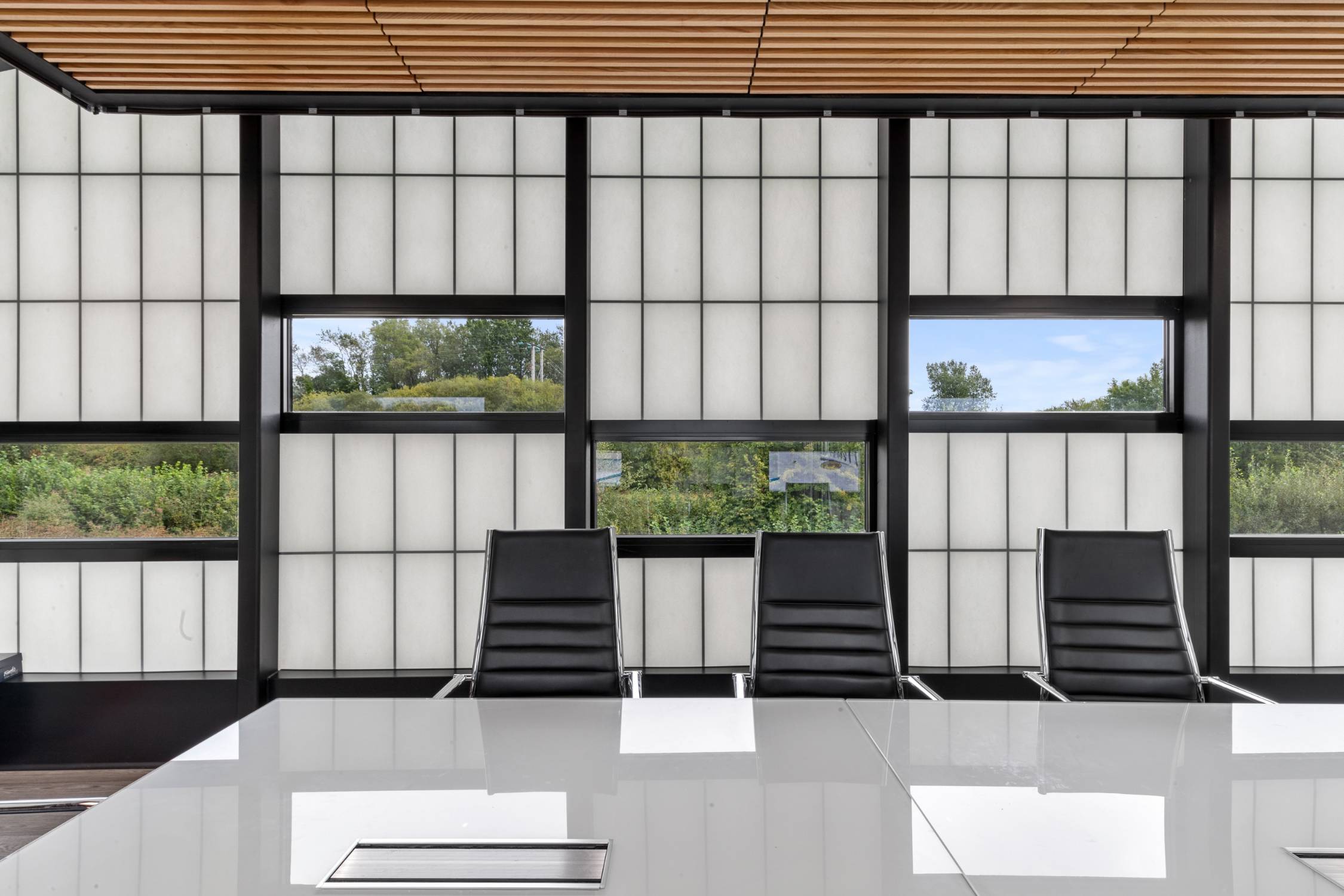 Kalwall Translucent Daylighting Panels into a stick curtain wall system (Raico Therm+)