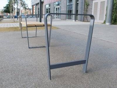 Ribbon Carbon Steel Cycle Stand