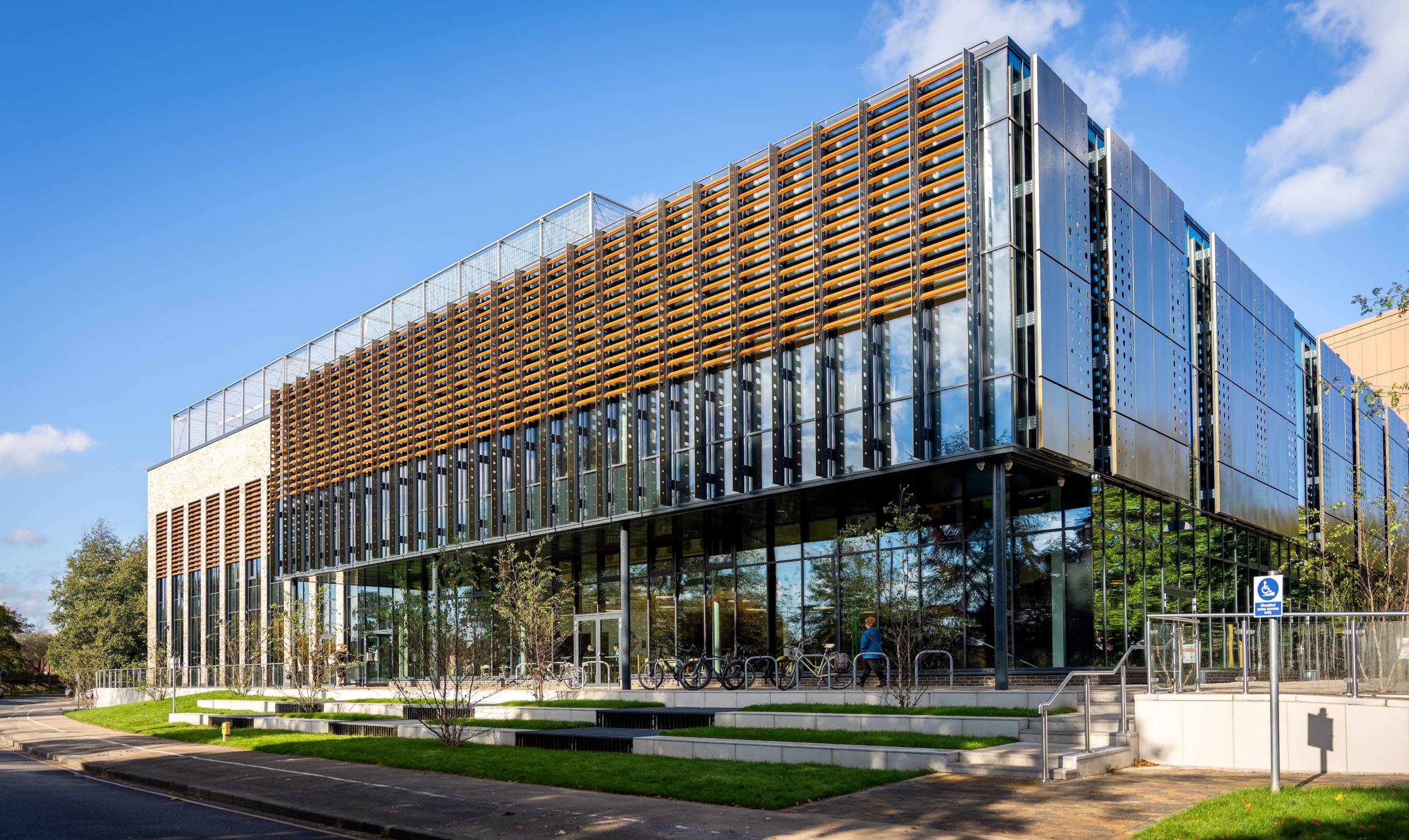 SkyLine Continuous Brise Soleil/Façade Fin Systems - Cubic