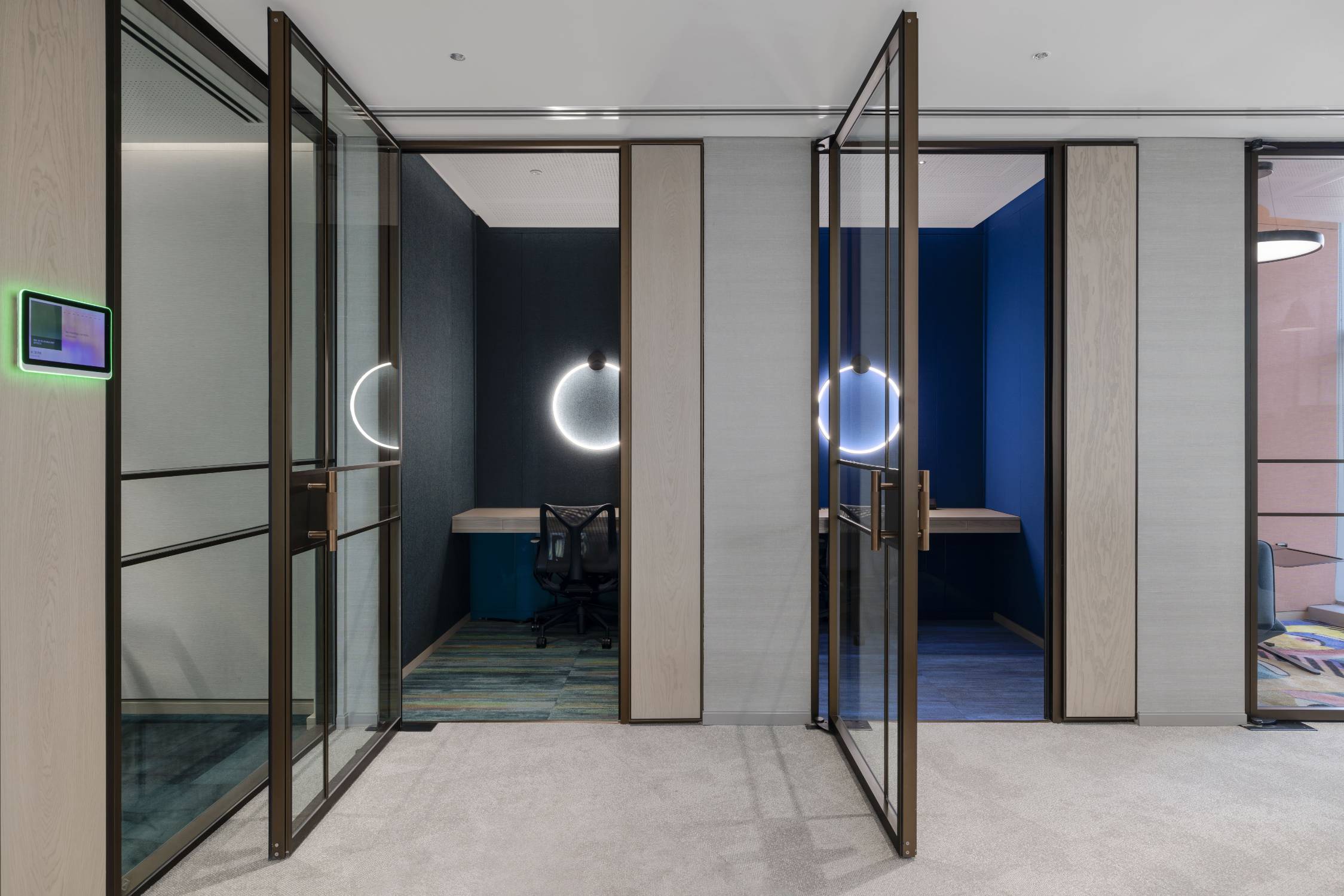 Single Glazed Edge Symmetry Door 