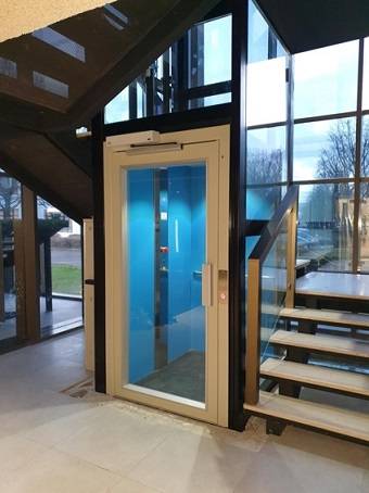  Stannah Midilift CL cabin platform lift