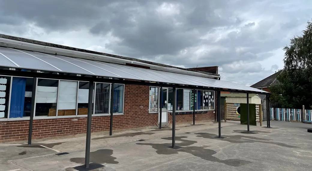 Winterbourne Freestanding Shelter