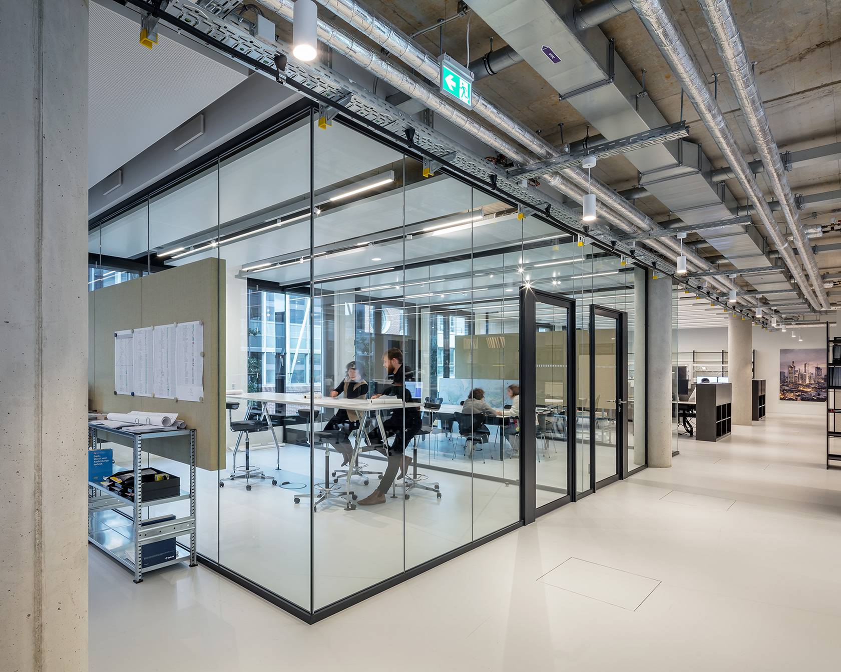 System 7400 - Glazed Partition