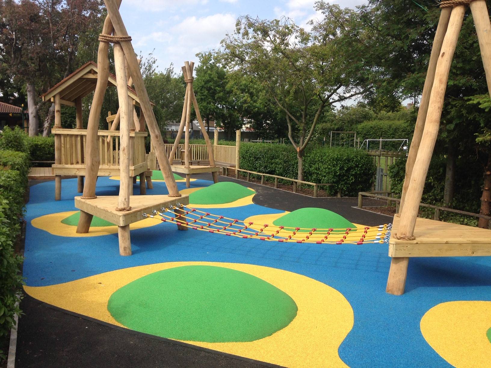 PlayBound permeable rubber crumb resin bound EPDM wetpour surfacing - rubber with resin