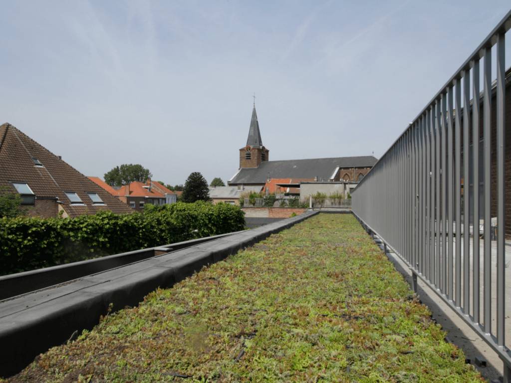 Reinforced Bituminous Membrane (Felt) System for Roof Gardens - IKO Roofgarden Hybrid - Built-up Flat Roofing System