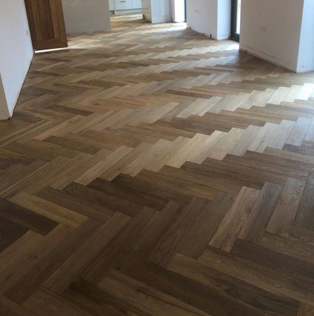 Oak Engineered Wood Flooring, Rustic, UV Oiled, Herringbone