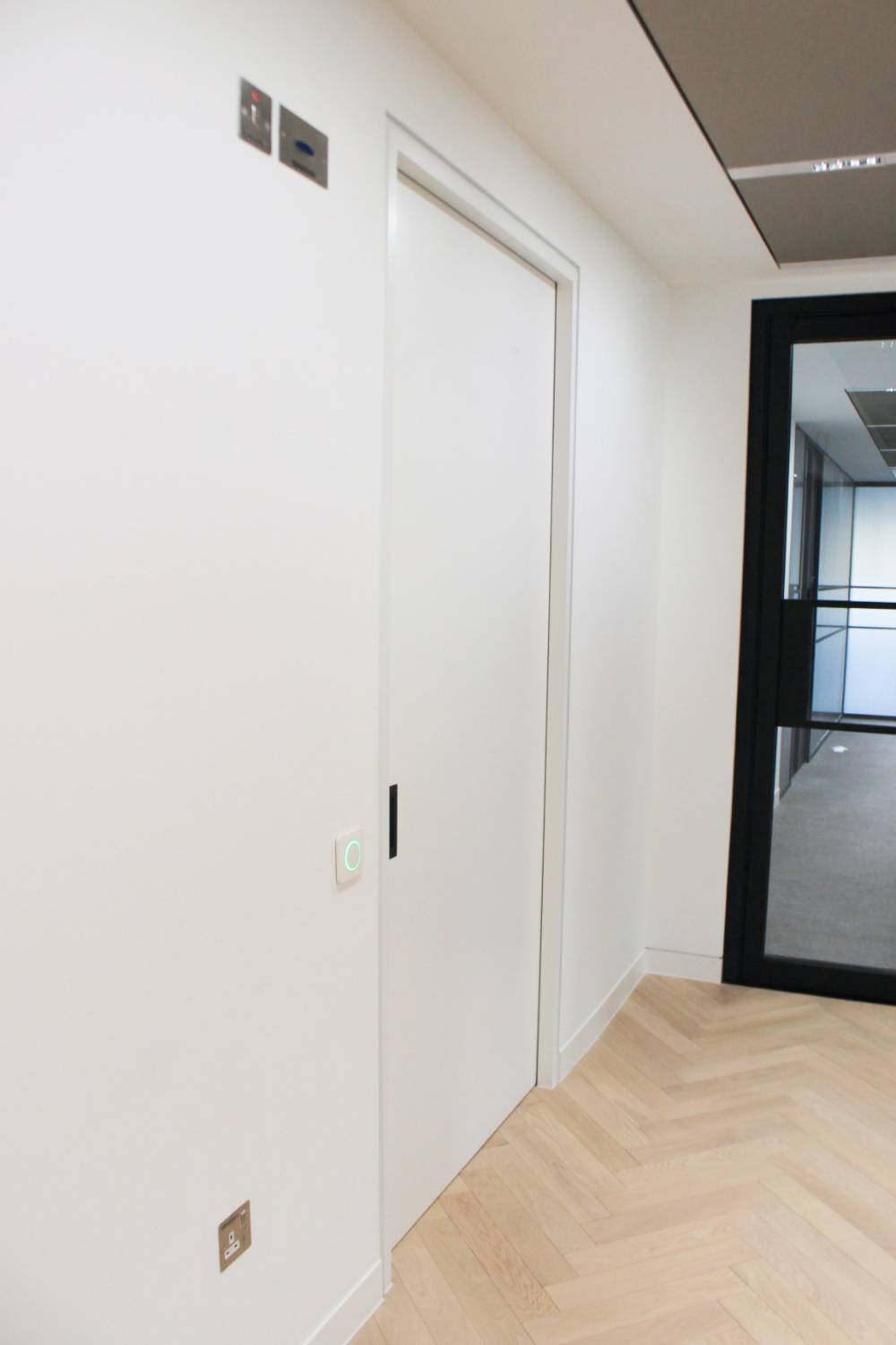 Enigma Motus - Automatic Sliding Pocket Doors - Power-assisted pocket doors with effort