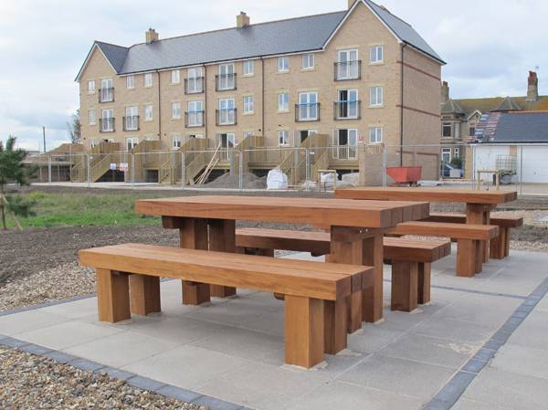 Cheshunt Bench