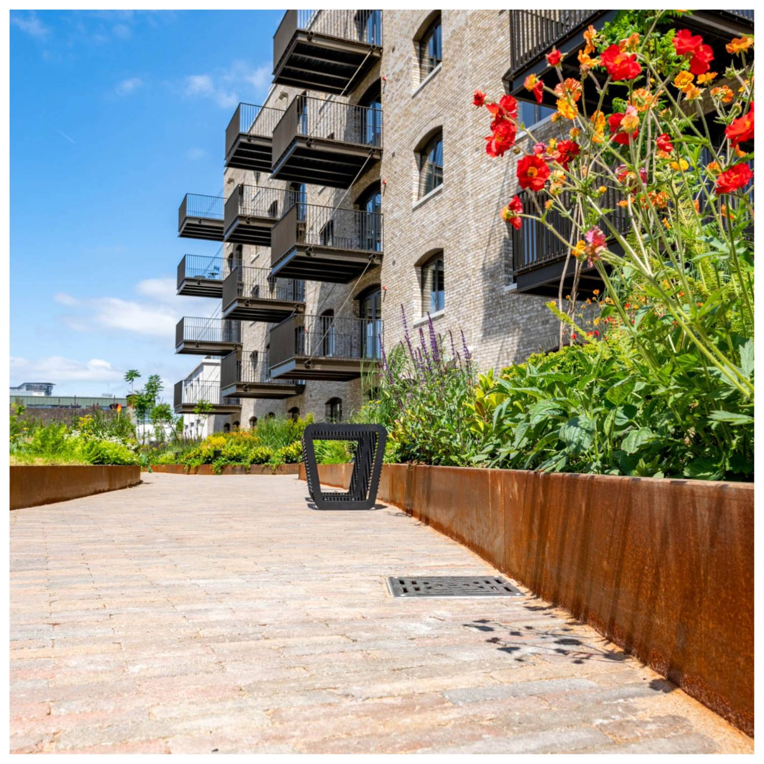 Stapel Raised Planter Edge