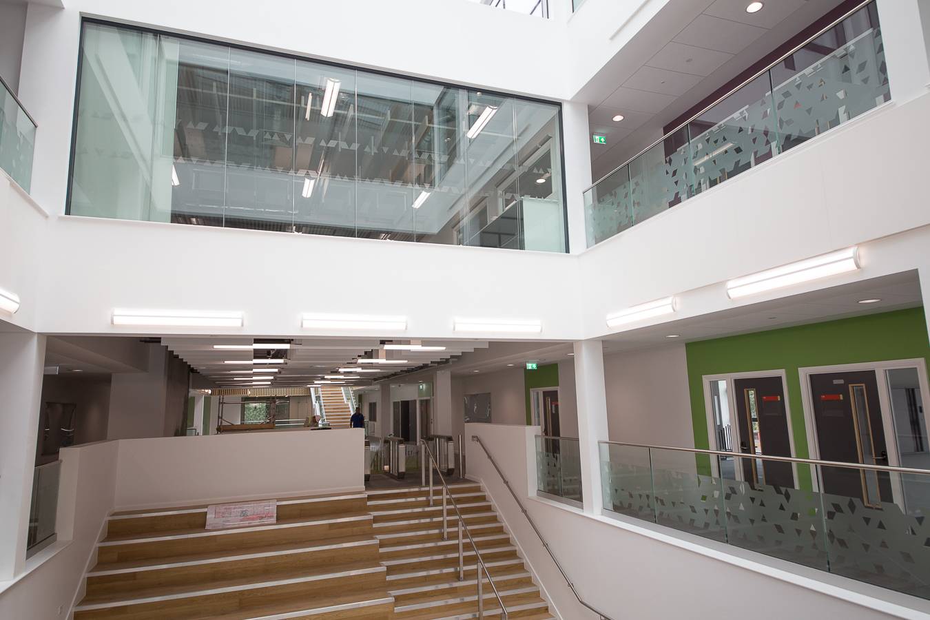 Lusso 105 Edge - Relocatable Glass Partitions