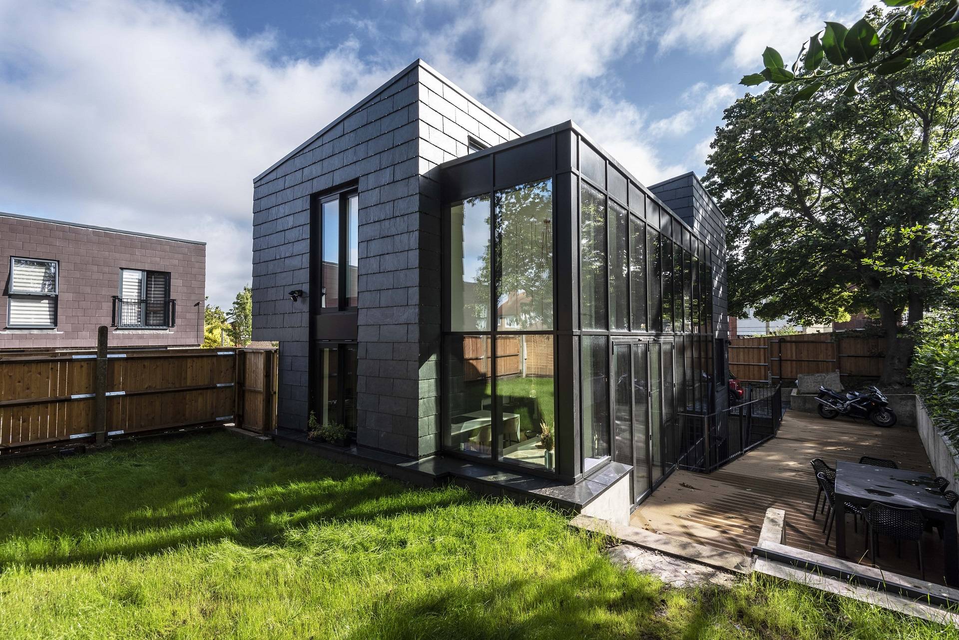 A contemporary rainscreen cladding solution for impressive London home ...