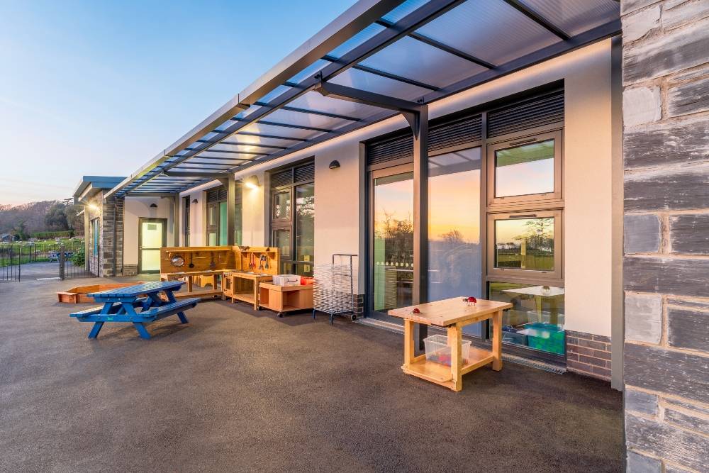 Motiva Cantilever™ - Polycarbonate Roof Canopy - Canopies for Schools