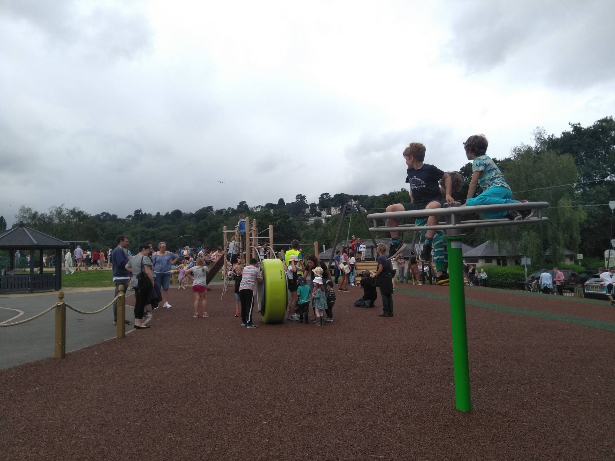 Big Skyflyer - Rotating Tall Playground Spinner