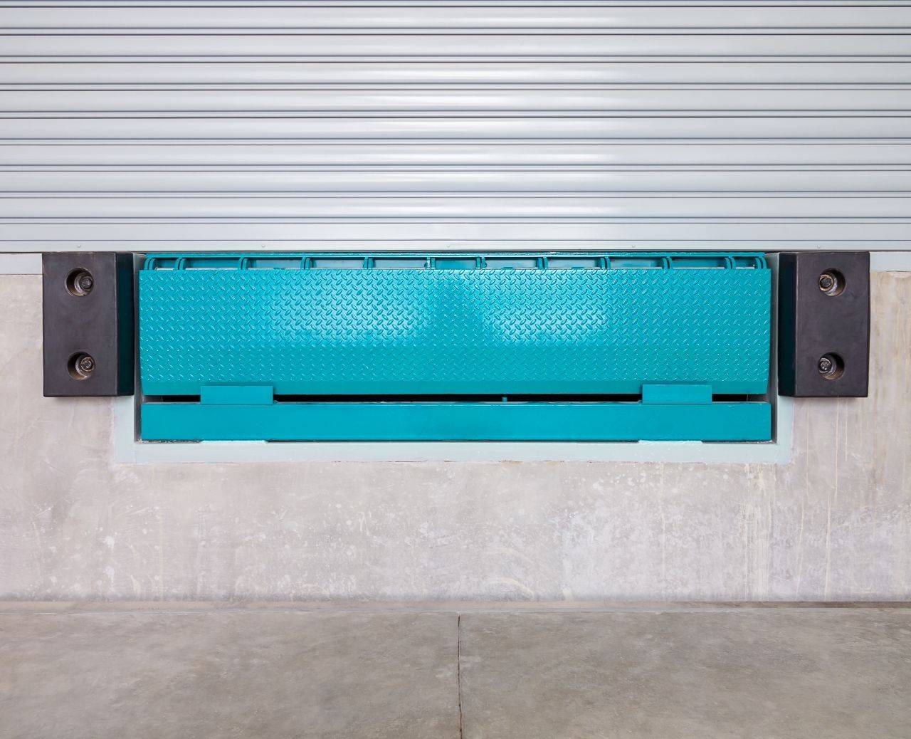 Swing Dock Levellers - Dock Plus HDS 9000 - Dock Leveller