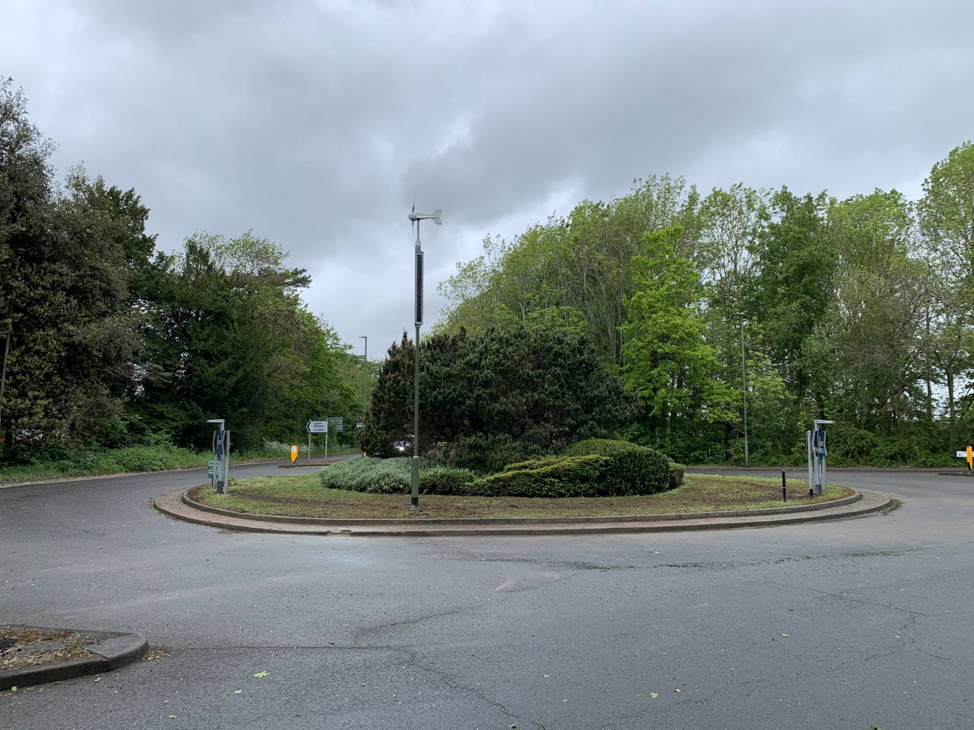 Surrey County Council Off-Grid Sign Lighting | Kight Limited | NBS Source