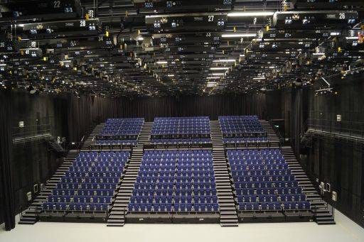 Retractable Seating with Gallery 3 Chairs and End Aisles