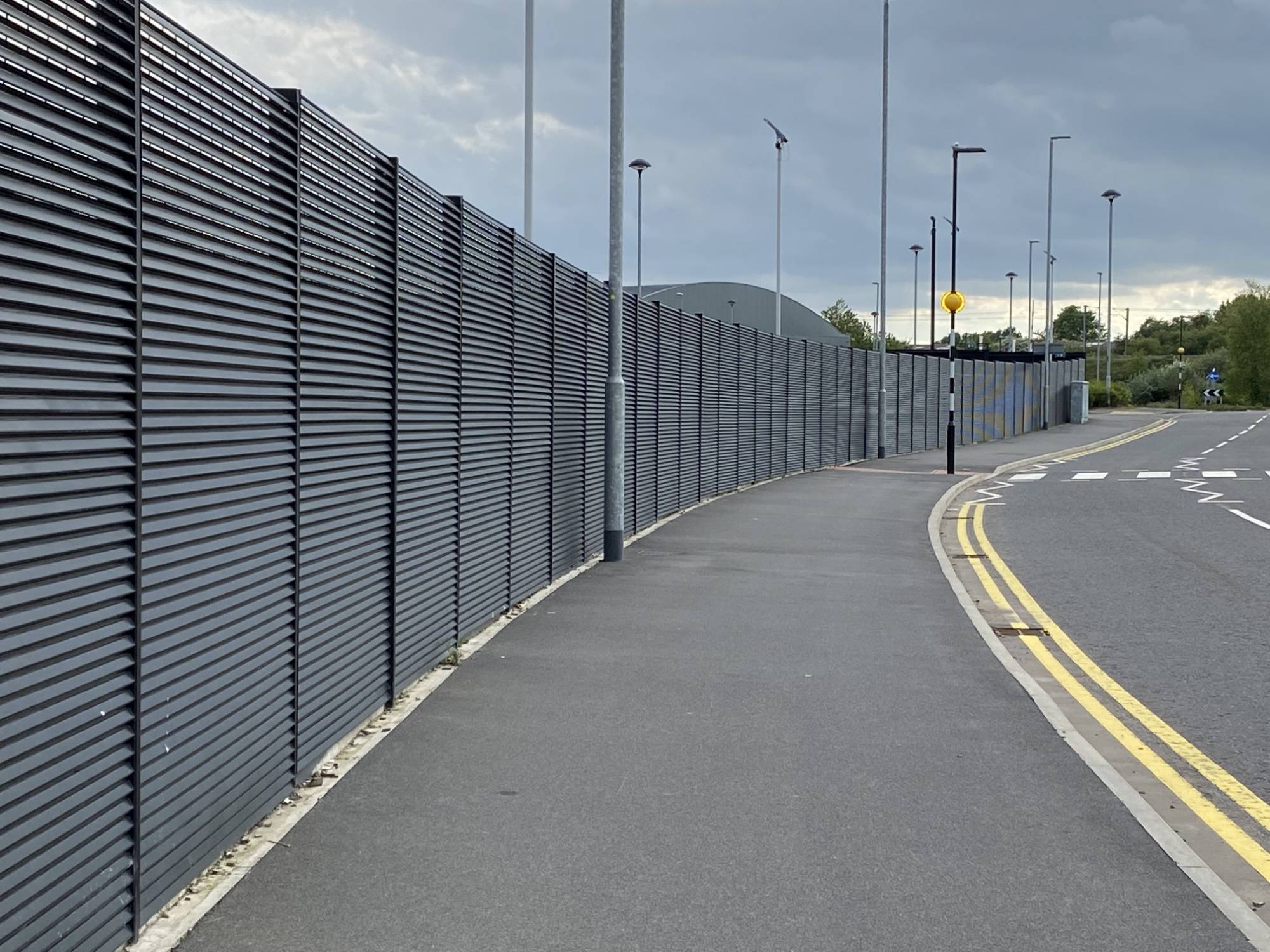 Italia-100 Fencing - Steel louvre privacy barrier fence | Lang+Fulton | NBS  Source