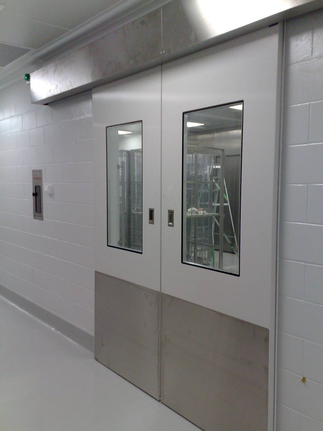 Cleanroom sliding doors