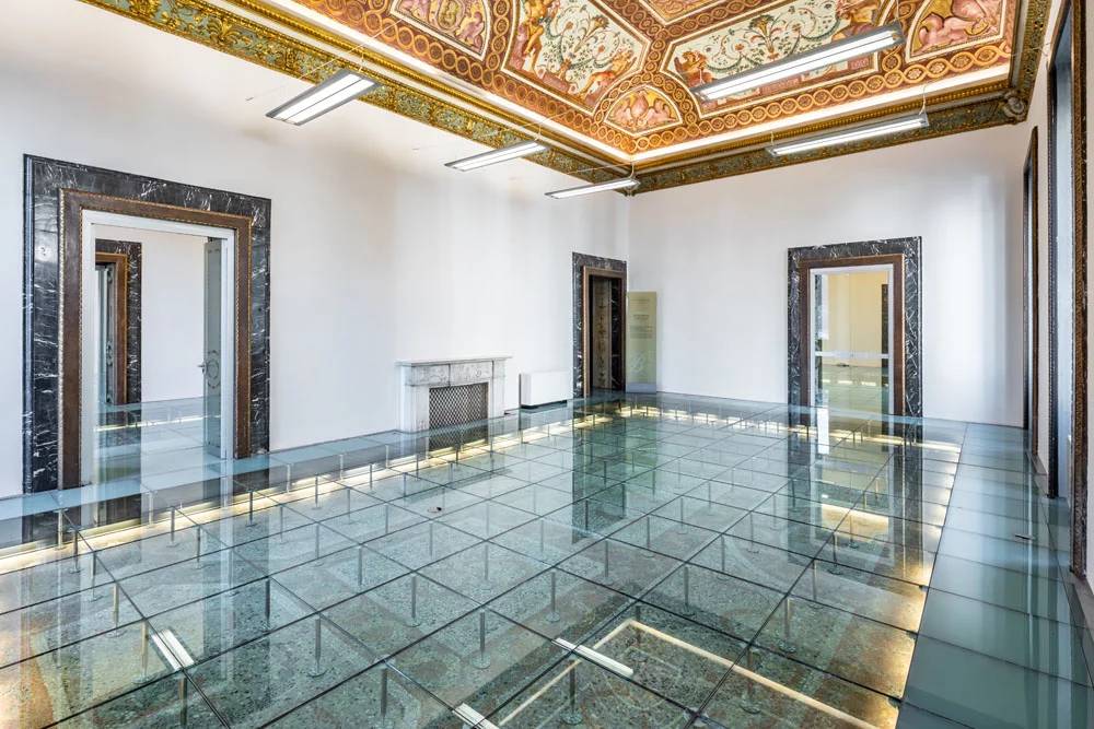 Glass  - Raised Access Floor System