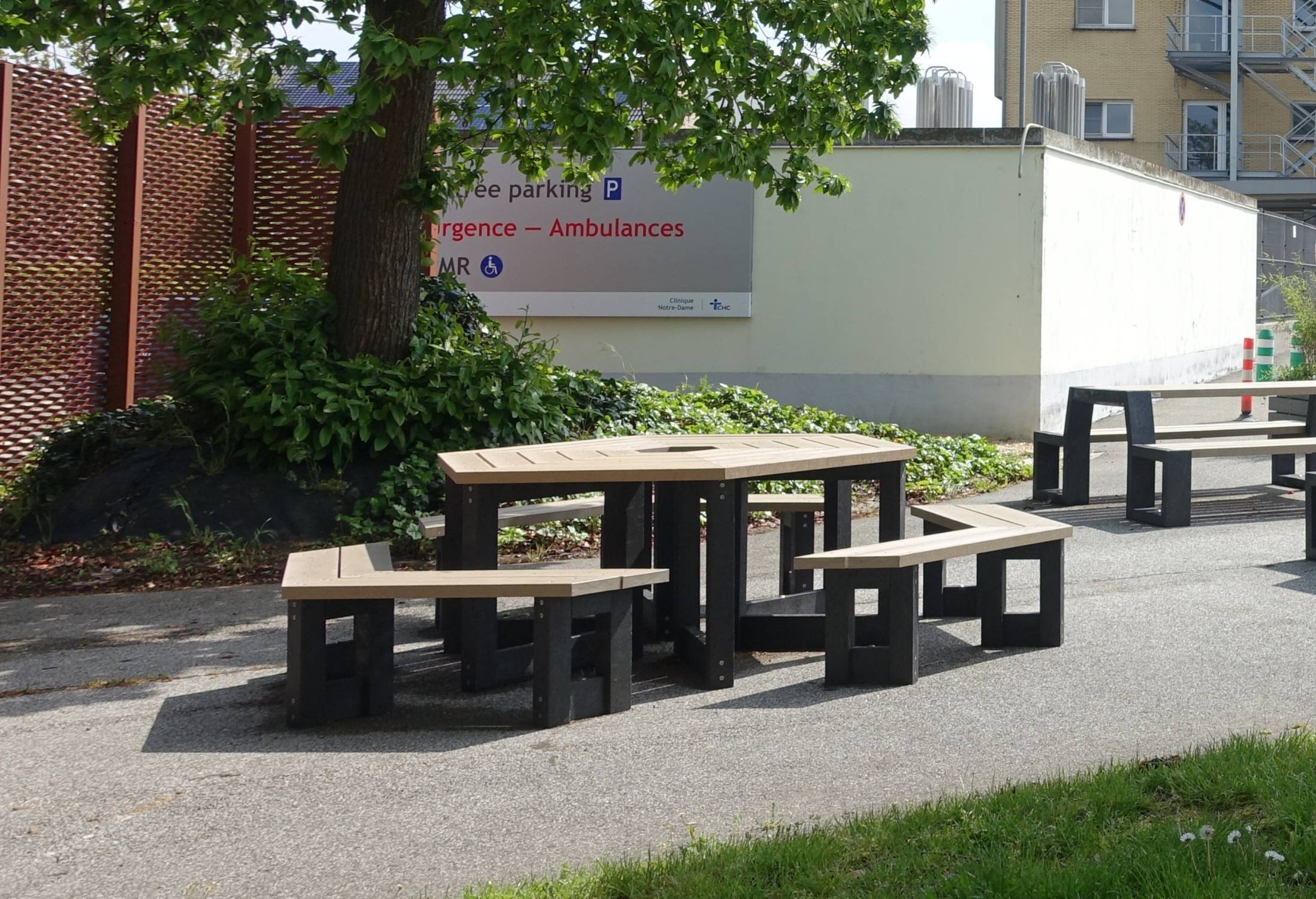 Siena picnic table