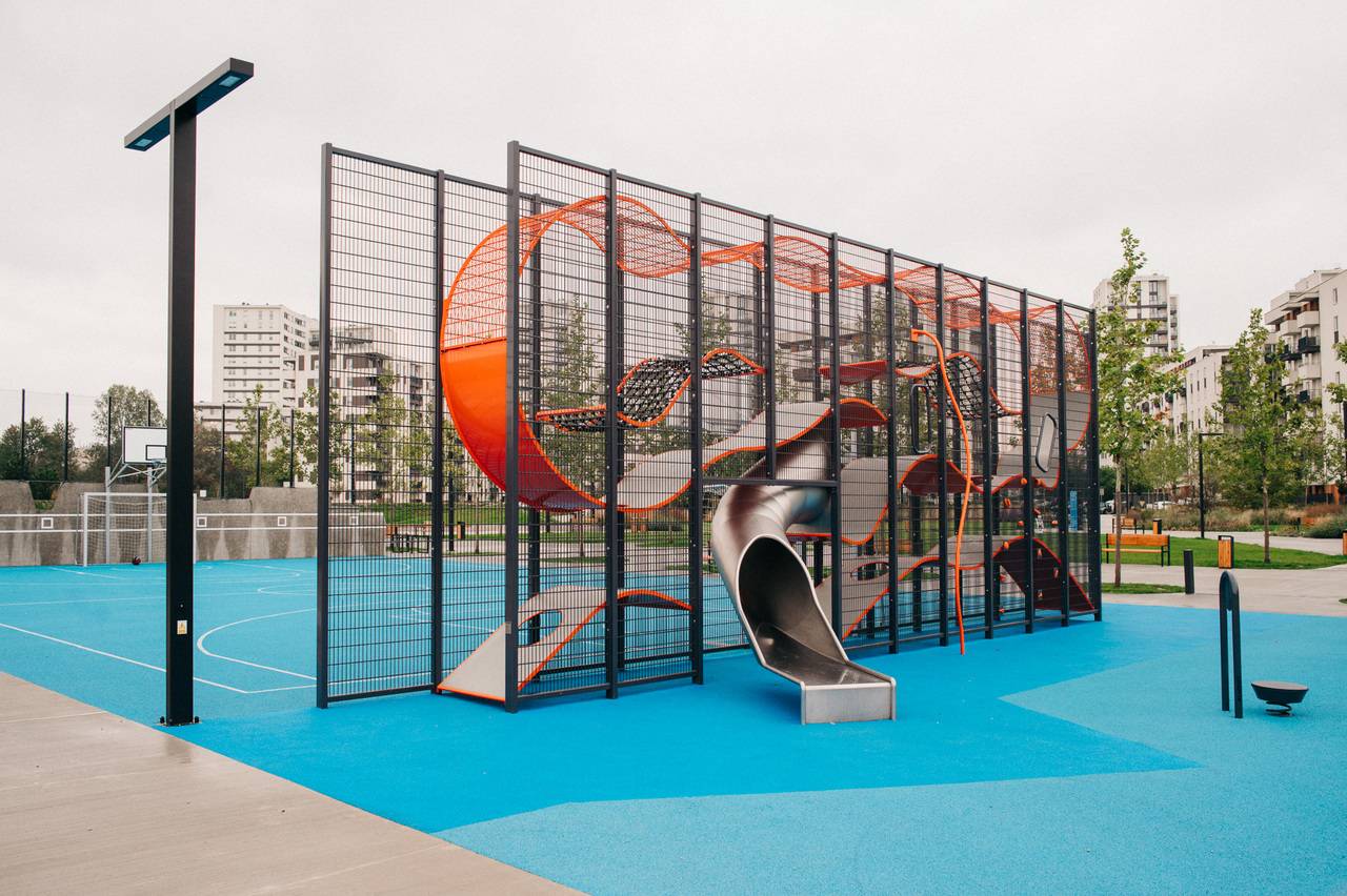 Wall Holla 10 with Internal Slide - Children's Climbing Space with ...