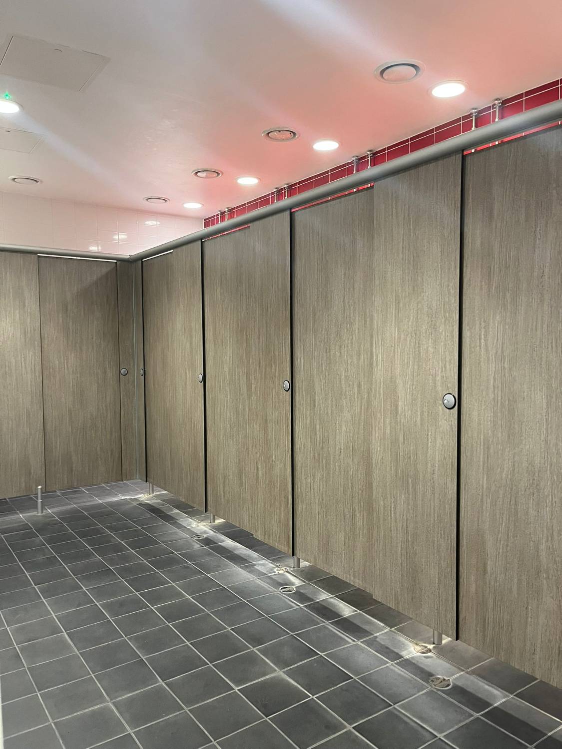 Floating Front Line Cubicles 