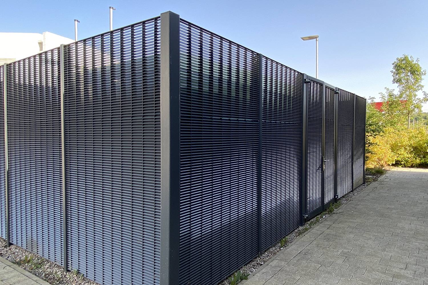 DeltaBox Fencing - Steel louvre privacy barrier fence