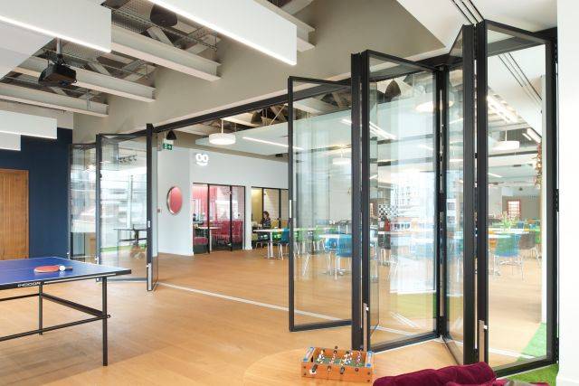 Komfort | Flexiglaze | Bottom Roller Sliding Glass Partition