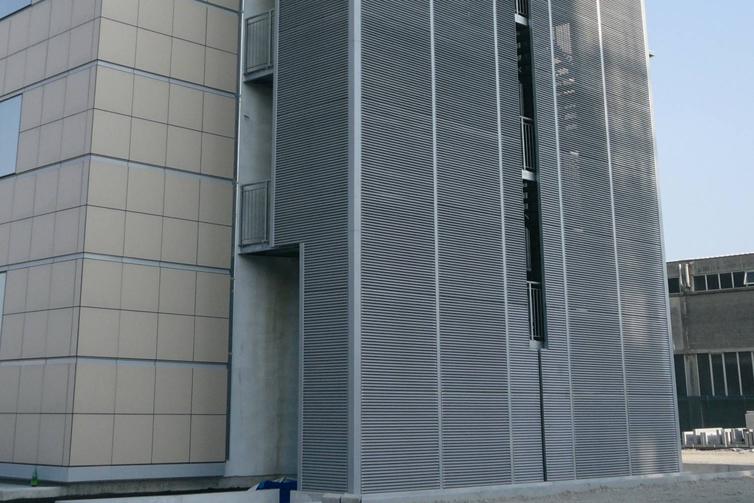 Italia-80 Cladding and Screening - Steel Louvre Protective Privacy Screen
