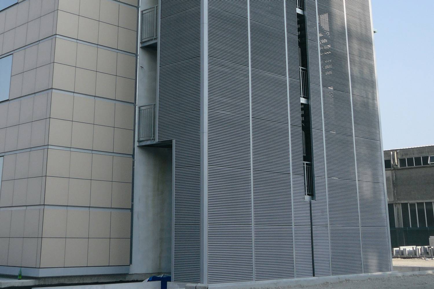 Italia-80 Cladding and Screening - Steel Louvre Protective Privacy Screen