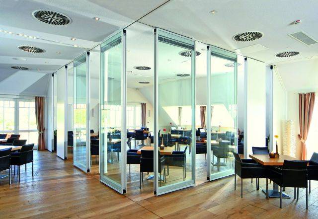 Dorma Variflex® Glass Semi-automatic Moveable Wall