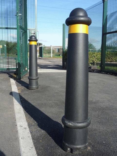 EB200 Bollard